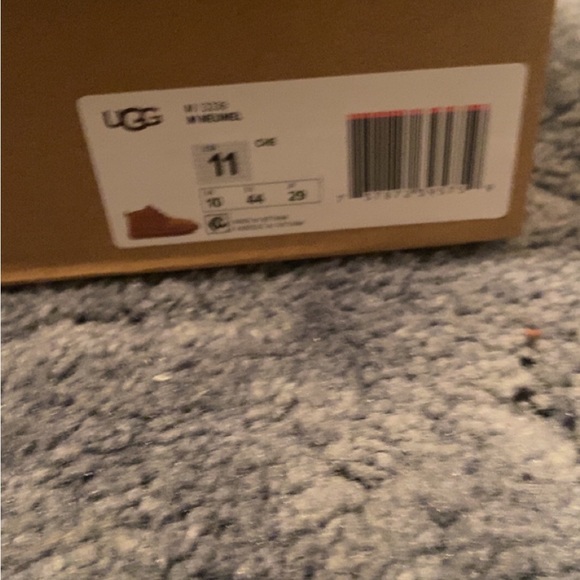 Mid uggs - Picture 2 of 4